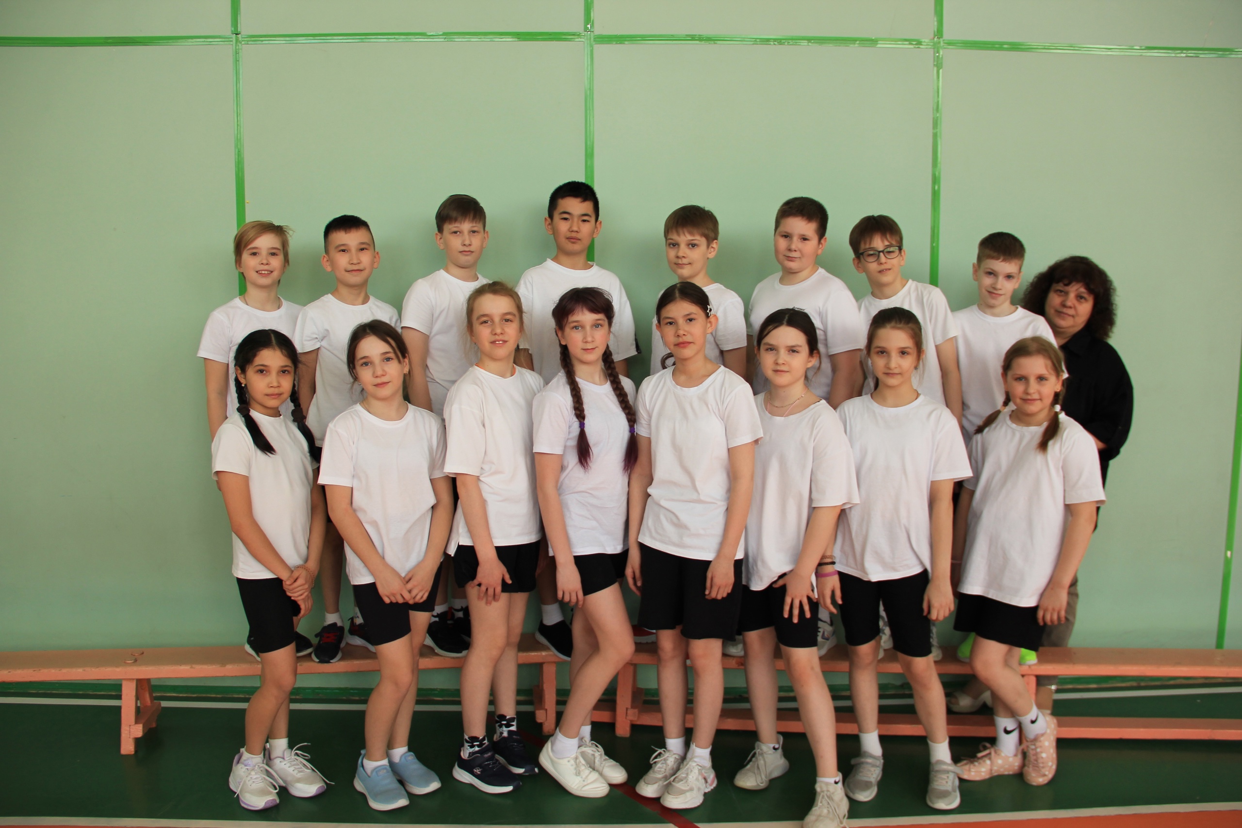 Изображение спорт и физкультура в школе.
